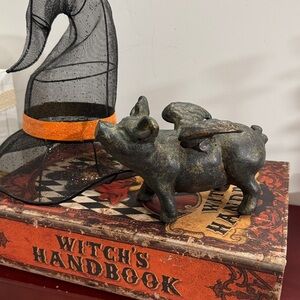 Slickblue Decorative Cast Iron Pig, Flying Figurine, Whimsical Home Accent